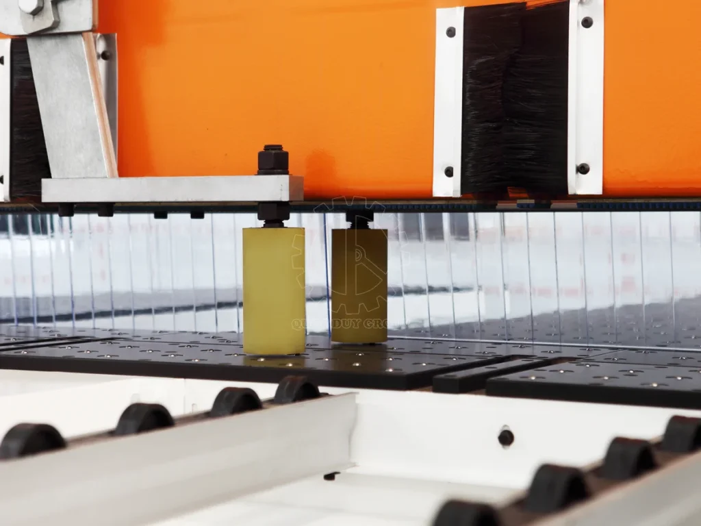 Automatic positioning of pressure beam PANEL SAW REAR LOADING MACHINE