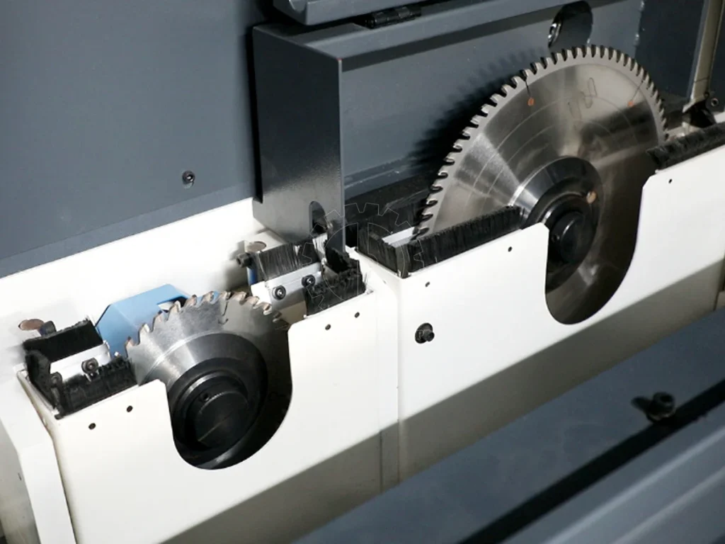 Large and small saws can be lifted independently PANEL SAW REAR LOADING MACHINE